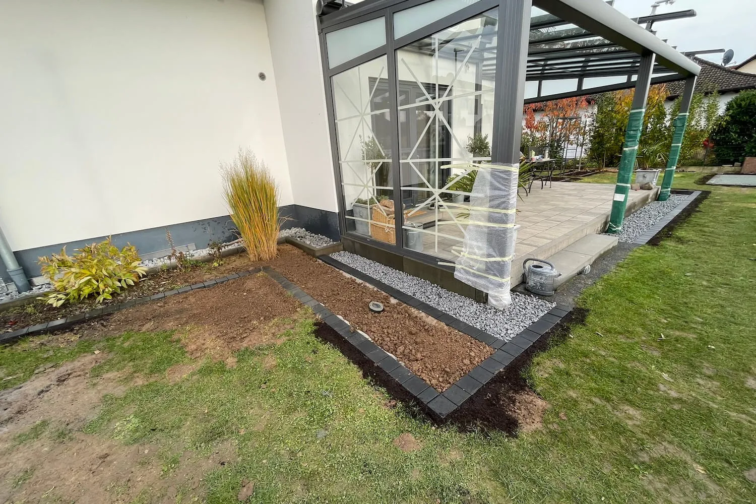  Außenanlagen mit Terrassen und Pflasterarbeiten 